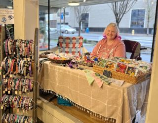 Check out Tara from Creations and Threads today until 7 pm! We are so excited for her to meet more of the community and spend time at the shop! 
She has so much stuff to show off! 
🙀 🐾